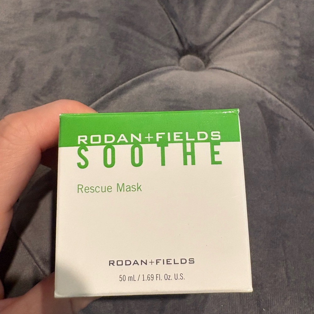 Rodan + Fields Soothe Rescue Mask - Green